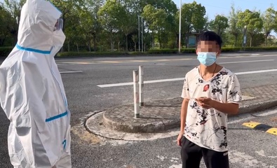 嚴打“黑騎手” 守護“菜籃子” 崇明警方48小時查處9名違規配送人員